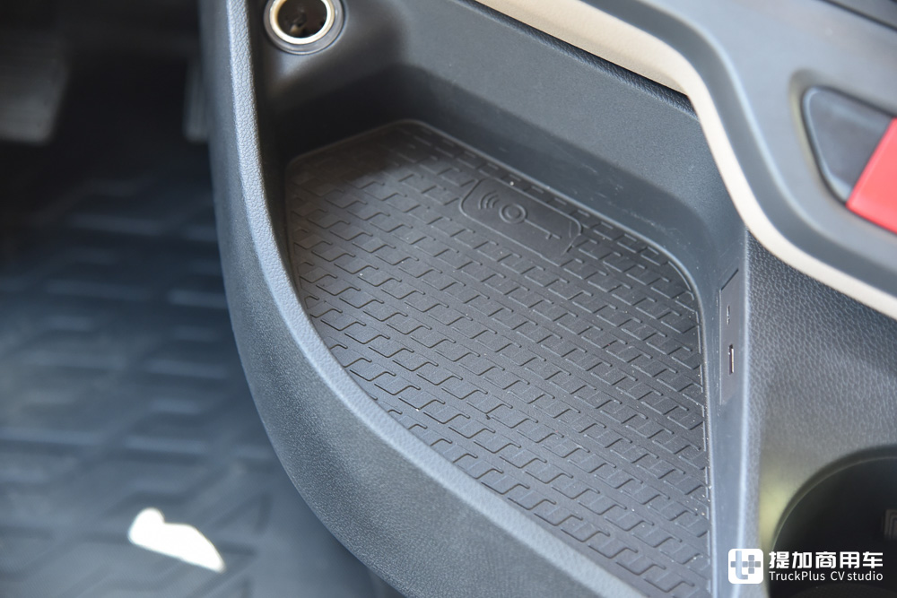 不止是全球最大马力,陕汽最新上市的560马力德龙X6000天然气重卡实拍 - 第25张 - 提加商用车网 不止是全球最大马力,陕汽最新上市的560马力德龙X6000天然气重卡实拍 - 第25张