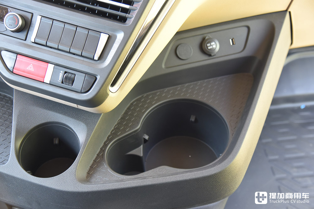 不止是全球最大马力,陕汽最新上市的560马力德龙X6000天然气重卡实拍 - 第26张 - 提加商用车网 不止是全球最大马力,陕汽最新上市的560马力德龙X6000天然气重卡实拍 - 第26张