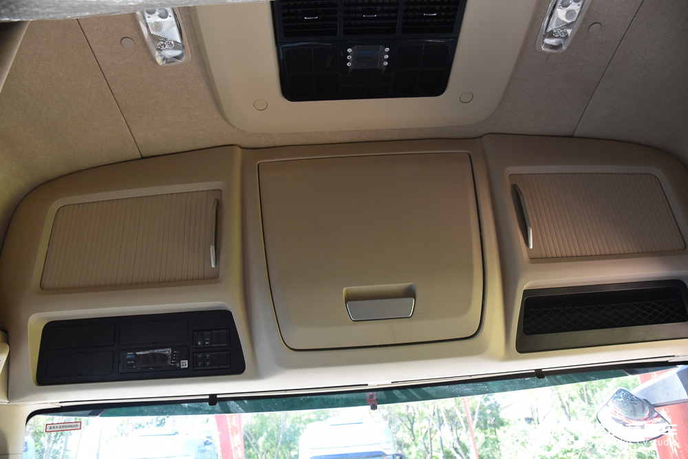 不止是全球最大马力,陕汽最新上市的560马力德龙X6000天然气重卡实拍 - 第29张 - 提加商用车网 不止是全球最大马力,陕汽最新上市的560马力德龙X6000天然气重卡实拍 - 第29张