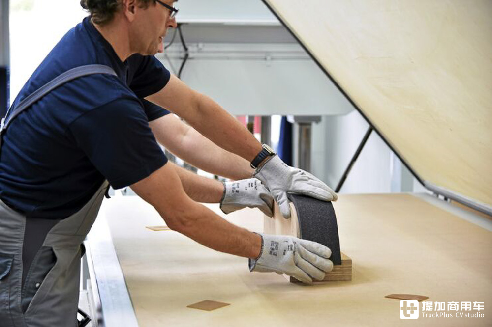 尼奥普兰豪华巴士在这改装成特殊车型,回顾曼恩普劳恩巴士改装中心 - 第10张 - 提加商用车网 尼奥普兰豪华巴士在这改装成特殊车型,回顾曼恩普劳恩巴士改装中心 - 第10张