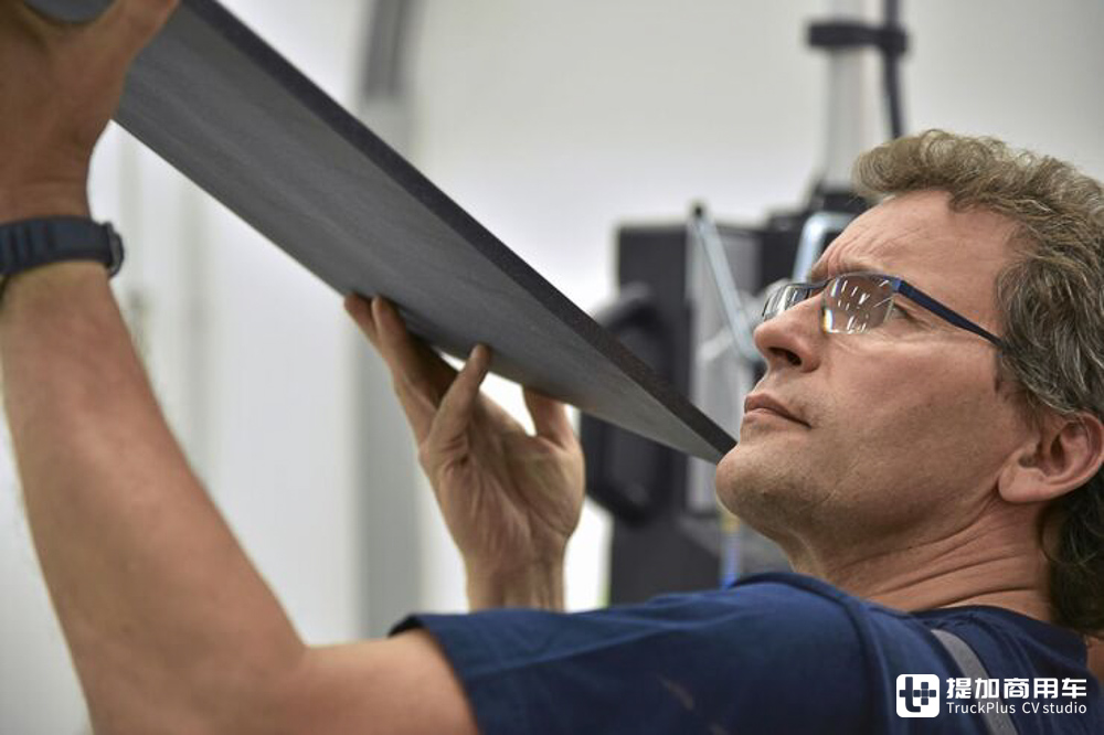 尼奥普兰豪华巴士在这改装成特殊车型,回顾曼恩普劳恩巴士改装中心 - 第11张 - 提加商用车网 尼奥普兰豪华巴士在这改装成特殊车型,回顾曼恩普劳恩巴士改装中心 - 第11张