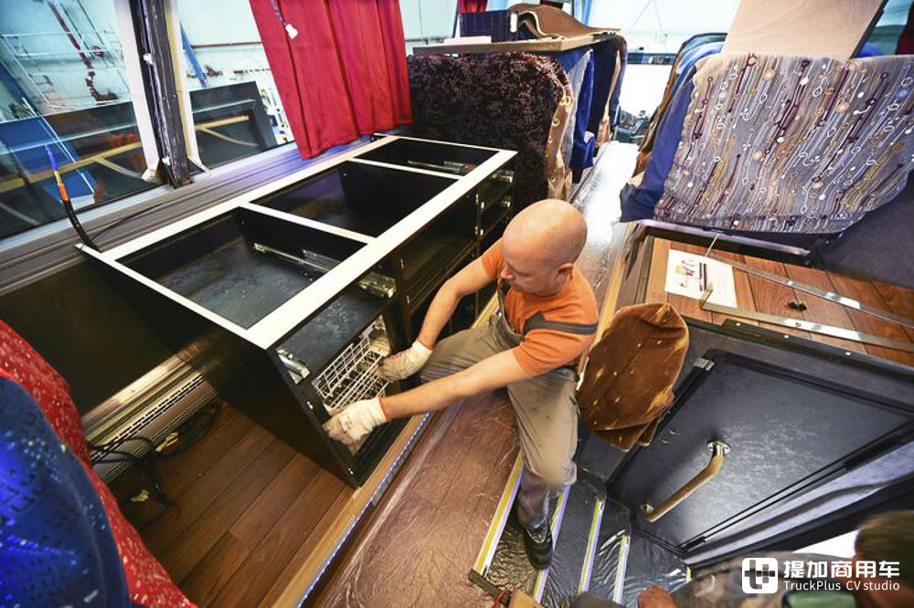 尼奥普兰豪华巴士在这改装成特殊车型,回顾曼恩普劳恩巴士改装中心 - 第15张 - 提加商用车网 尼奥普兰豪华巴士在这改装成特殊车型,回顾曼恩普劳恩巴士改装中心 - 第15张