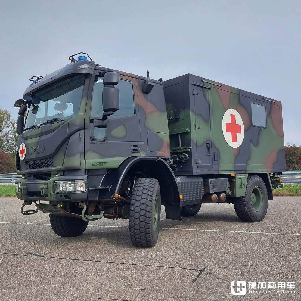 依维柯Eurocargo 4x4底盘打造,急救方舱设施完善,实拍德国陆军最新款高机动救护车 - 第2张 - 提加商用车网 依维柯Eurocargo 4x4底盘打造,急救方舱设施完善,实拍德国陆军最新款高机动救护车 - 第2张