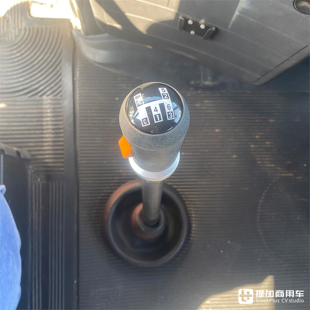 配双排座带卧铺驾驶室,五座+双卧还是长头卡车,这台斯堪尼亚T 113 H真神奇 - 第22张 - 提加商用车网 配双排座带卧铺驾驶室,五座+双卧还是长头卡车,这台斯堪尼亚T 113 H真神奇 - 第22张