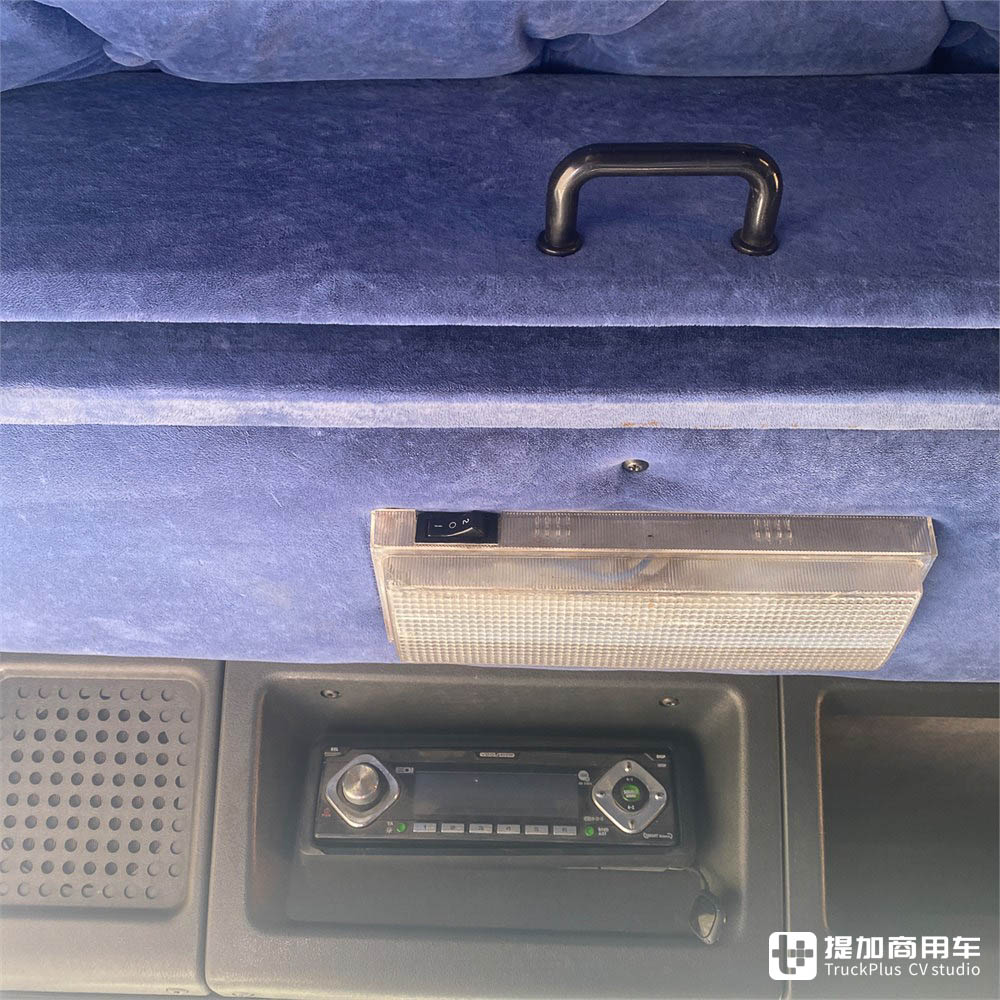 配双排座带卧铺驾驶室,五座+双卧还是长头卡车,这台斯堪尼亚T 113 H真神奇 - 第23张 - 提加商用车网 配双排座带卧铺驾驶室,五座+双卧还是长头卡车,这台斯堪尼亚T 113 H真神奇 - 第23张
