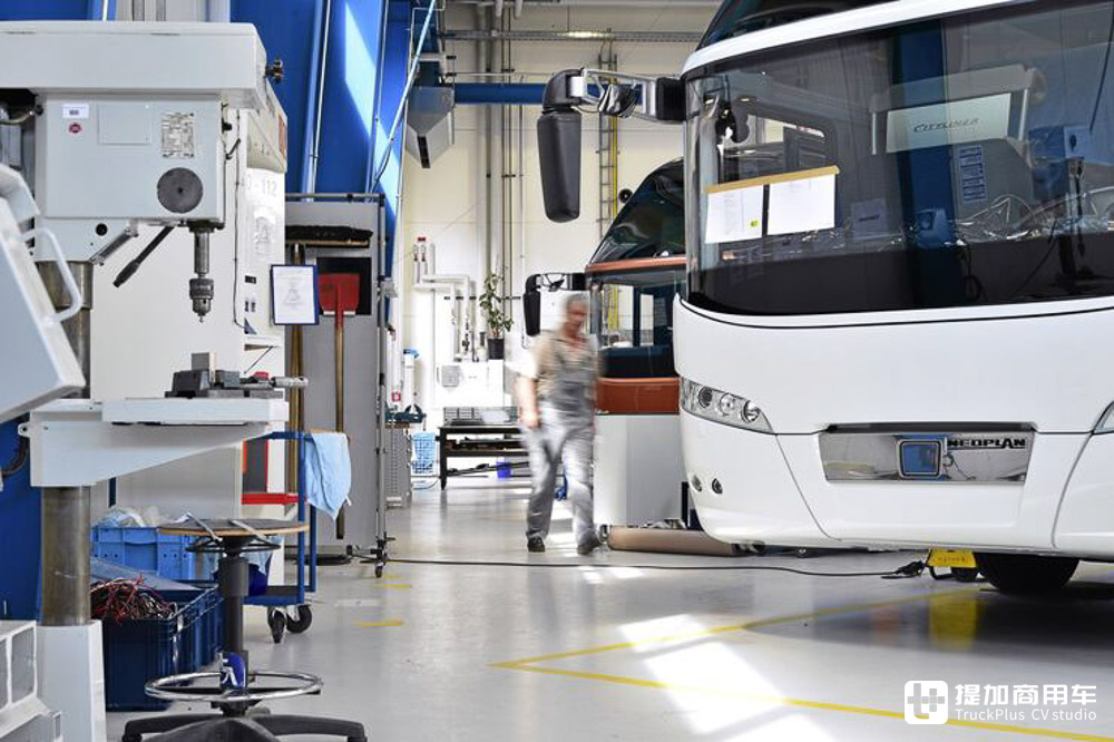 尼奥普兰豪华巴士在这改装成特殊车型,回顾曼恩普劳恩巴士改装中心 - 第6张 - 提加商用车网 尼奥普兰豪华巴士在这改装成特殊车型,回顾曼恩普劳恩巴士改装中心 - 第6张