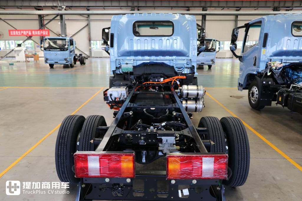 高端电动轻卡,纯电黄金动力总成,潍柴新能源蓝擎·悦EH Pro实拍 - 第14张 - 提加商用车网 高端电动轻卡,纯电黄金动力总成,潍柴新能源蓝擎·悦EH Pro实拍 - 第14张