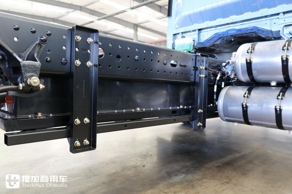 高端电动轻卡,纯电黄金动力总成,潍柴新能源蓝擎·悦EH Pro实拍 - 第16张 - 提加商用车网 高端电动轻卡,纯电黄金动力总成,潍柴新能源蓝擎·悦EH Pro实拍 - 第16张