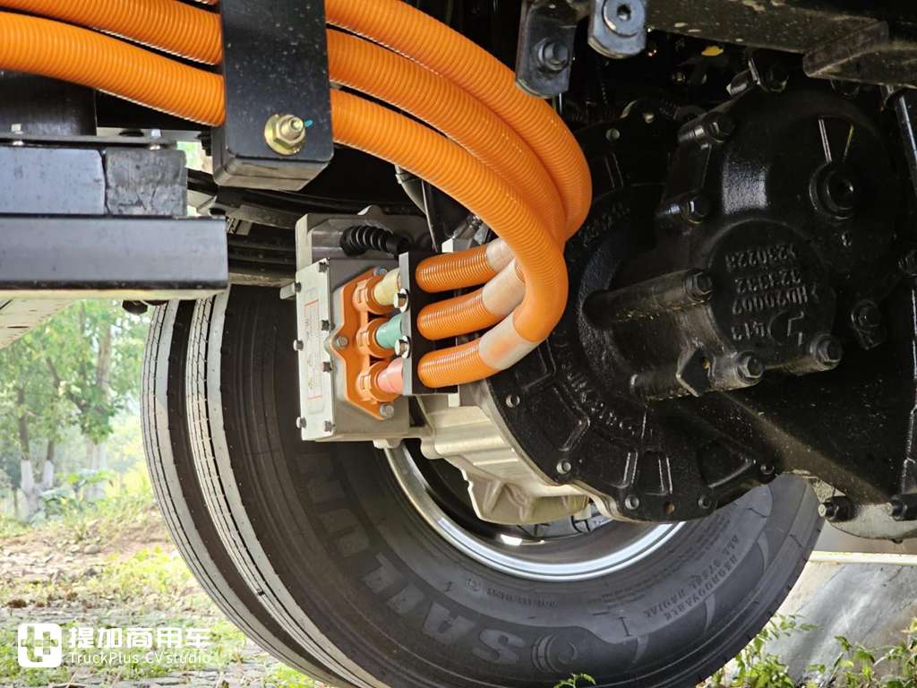 高端电动轻卡,纯电黄金动力总成,潍柴新能源蓝擎·悦EH Pro实拍 - 第17张 - 提加商用车网 高端电动轻卡,纯电黄金动力总成,潍柴新能源蓝擎·悦EH Pro实拍 - 第17张