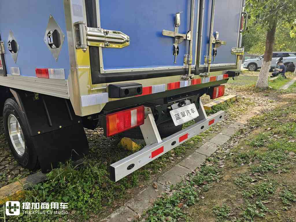 高端电动轻卡,纯电黄金动力总成,潍柴新能源蓝擎·悦EH Pro实拍 - 第19张 - 提加商用车网 高端电动轻卡,纯电黄金动力总成,潍柴新能源蓝擎·悦EH Pro实拍 - 第19张