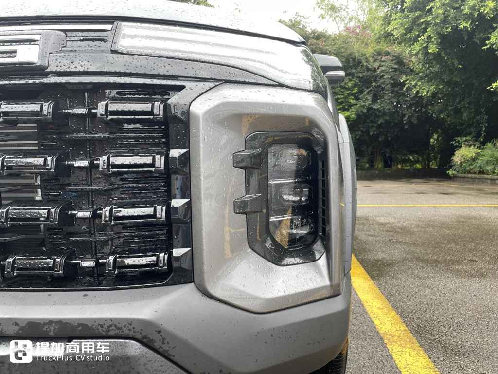 上汽大通MAXUS 最新推出的高端皮卡,星际H到底怎么样?实拍带你好好看看 - 第3张 - 提加商用车网 上汽大通MAXUS 最新推出的高端皮卡,星际H到底怎么样?实拍带你好好看看 - 第3张