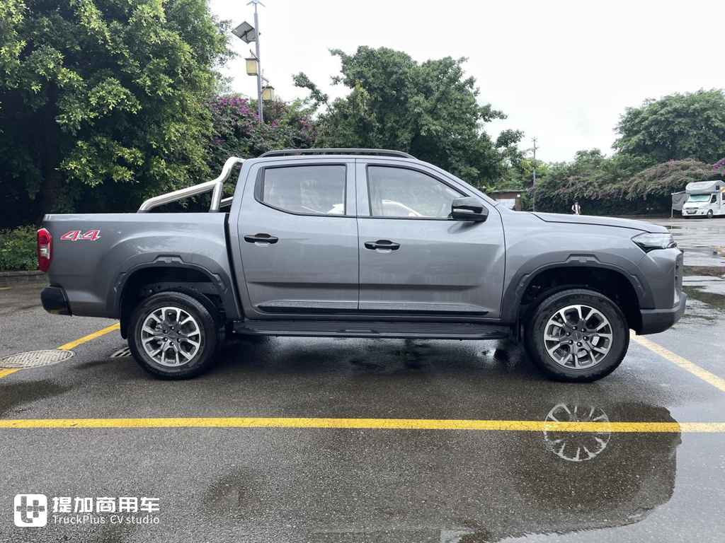 上汽大通MAXUS 最新推出的高端皮卡,星际H到底怎么样?实拍带你好好看看 - 第4张 - 提加商用车网 上汽大通MAXUS 最新推出的高端皮卡,星际H到底怎么样?实拍带你好好看看 - 第4张
