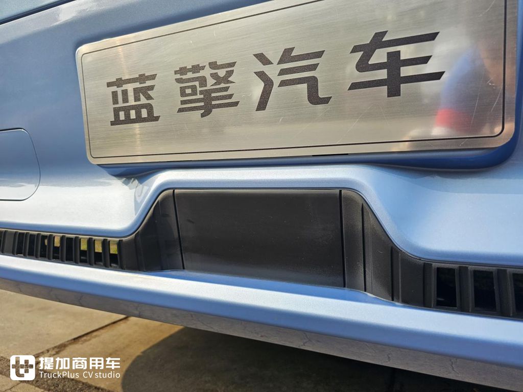 高端电动轻卡,纯电黄金动力总成,潍柴新能源蓝擎·悦EH Pro实拍 - 第4张 - 提加商用车网 高端电动轻卡,纯电黄金动力总成,潍柴新能源蓝擎·悦EH Pro实拍 - 第4张