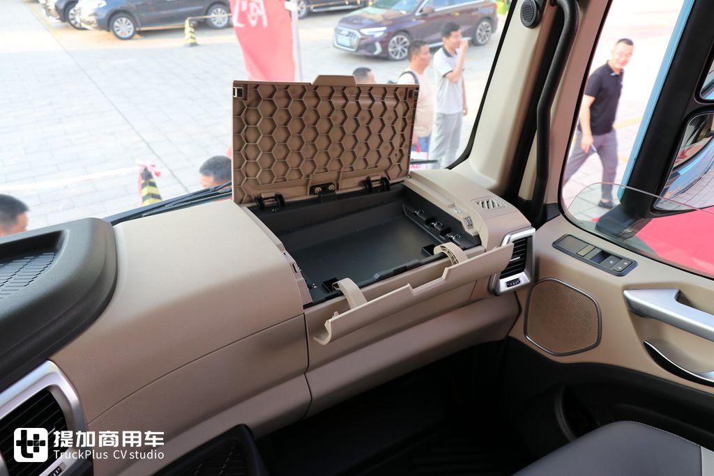 这款前四后八载货车做到了570马力?江淮重卡最新推出的星耀X7载货车实拍 - 第11张 - 提加商用车网 这款前四后八载货车做到了570马力?江淮重卡最新推出的星耀X7载货车实拍 - 第11张