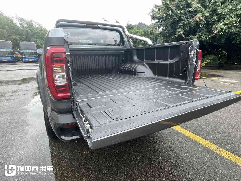 上汽大通MAXUS 最新推出的高端皮卡,星际H到底怎么样?实拍带你好好看看 - 第5张 - 提加商用车网 上汽大通MAXUS 最新推出的高端皮卡,星际H到底怎么样?实拍带你好好看看 - 第5张