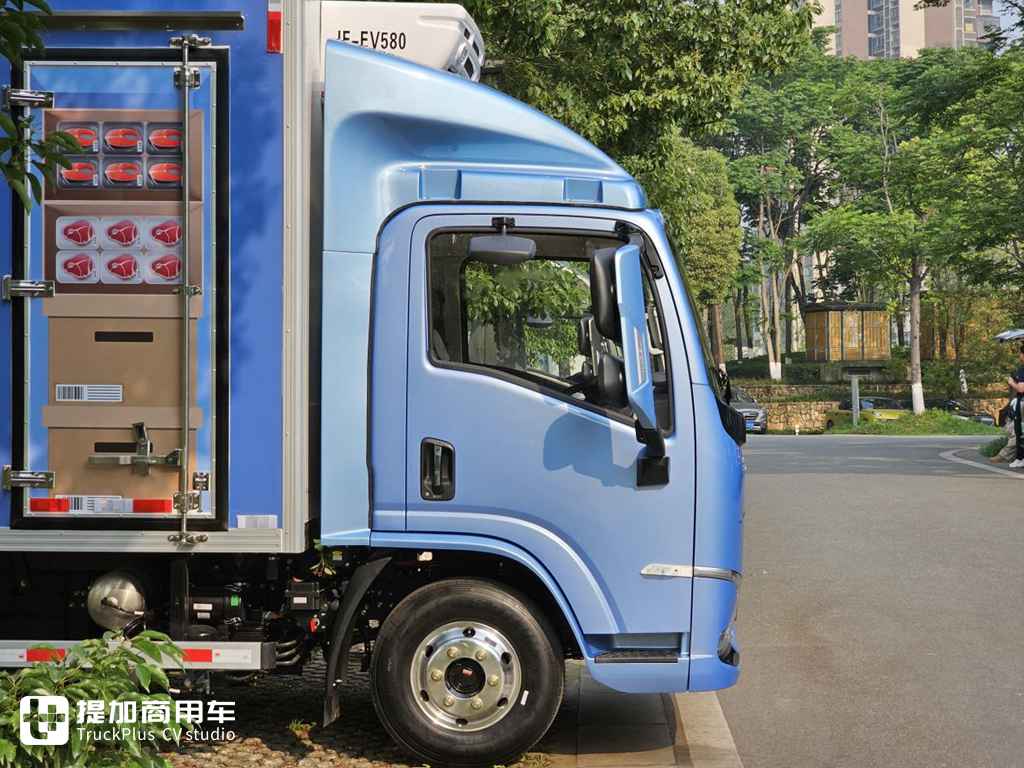 高端电动轻卡,纯电黄金动力总成,潍柴新能源蓝擎·悦EH Pro实拍 - 第6张 - 提加商用车网 高端电动轻卡,纯电黄金动力总成,潍柴新能源蓝擎·悦EH Pro实拍 - 第6张