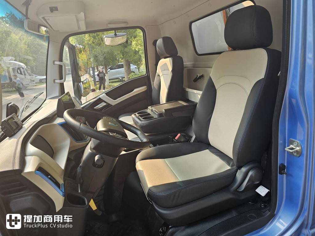 高端电动轻卡,纯电黄金动力总成,潍柴新能源蓝擎·悦EH Pro实拍 - 第7张 - 提加商用车网 高端电动轻卡,纯电黄金动力总成,潍柴新能源蓝擎·悦EH Pro实拍 - 第7张