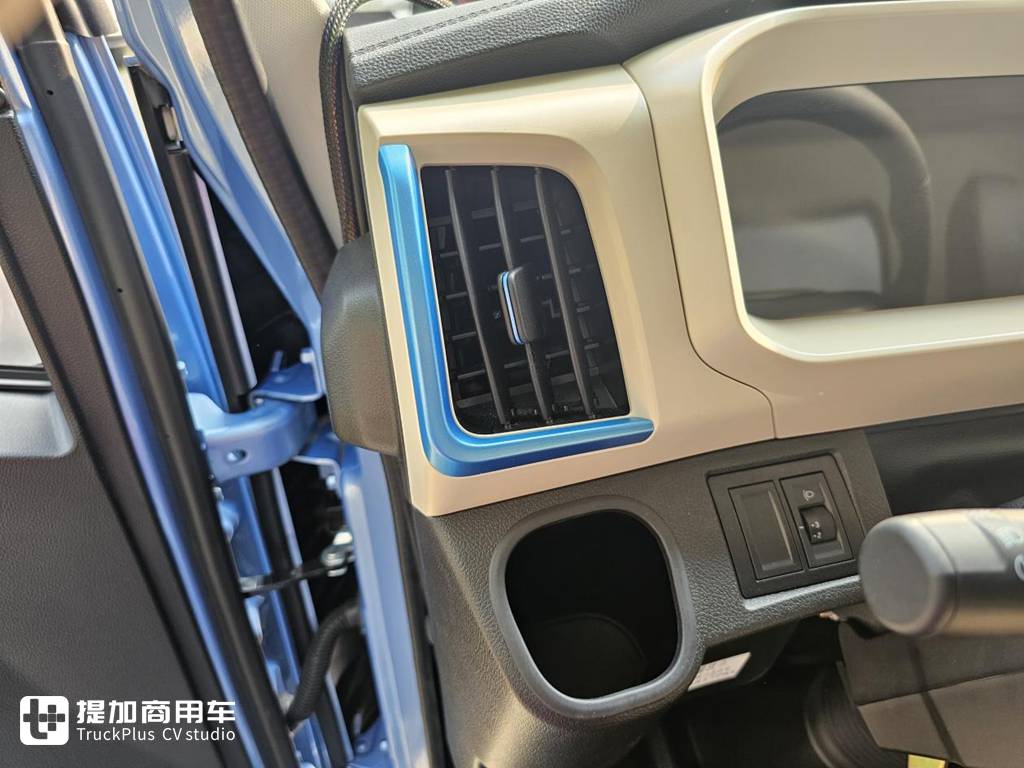 高端电动轻卡,纯电黄金动力总成,潍柴新能源蓝擎·悦EH Pro实拍 - 第8张 - 提加商用车网 高端电动轻卡,纯电黄金动力总成,潍柴新能源蓝擎·悦EH Pro实拍 - 第8张