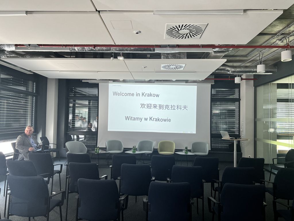 参观曼恩波兰克拉科夫工厂，停车场下线车辆实拍，2023曼恩卡车科技日第二日纪录 - 第12张