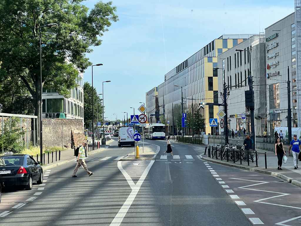 参观曼恩波兰克拉科夫工厂，停车场下线车辆实拍，2023曼恩卡车科技日第二日纪录 - 第4张