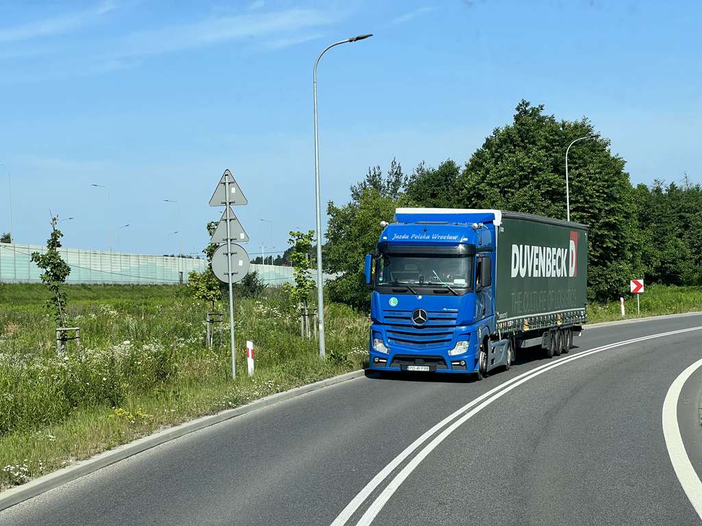 参观曼恩波兰克拉科夫工厂，停车场下线车辆实拍，2023曼恩卡车科技日第二日纪录 - 第9张