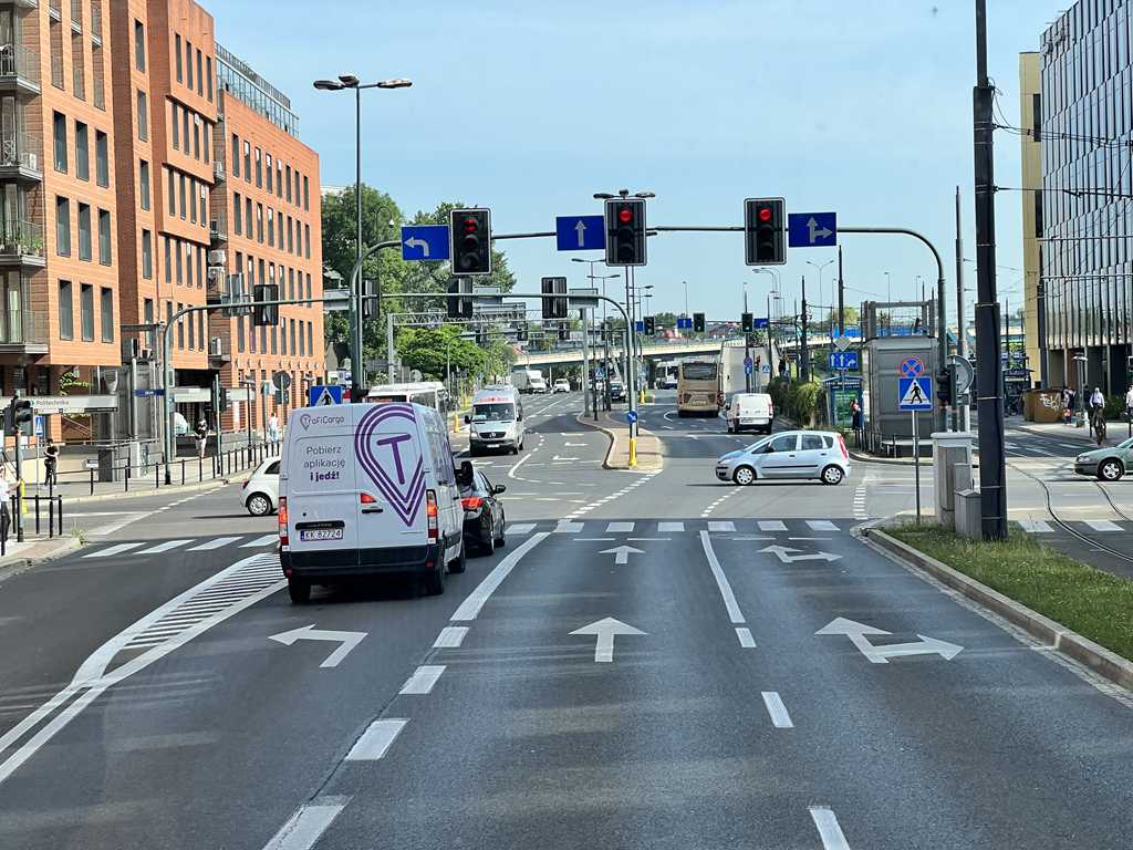 参观曼恩波兰克拉科夫工厂，停车场下线车辆实拍，2023曼恩卡车科技日第二日纪录 - 第5张