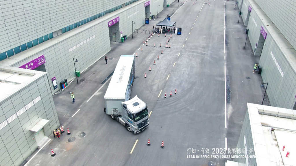 解锁超凡星徽“黑科技” , “行知·有效”梅赛德斯-奔驰卡车科技体验日成功举办 - 第5张 - 提加商用车网 解锁超凡星徽“黑科技” , “行知·有效”梅赛德斯-奔驰卡车科技体验日成功举办 - 第5张