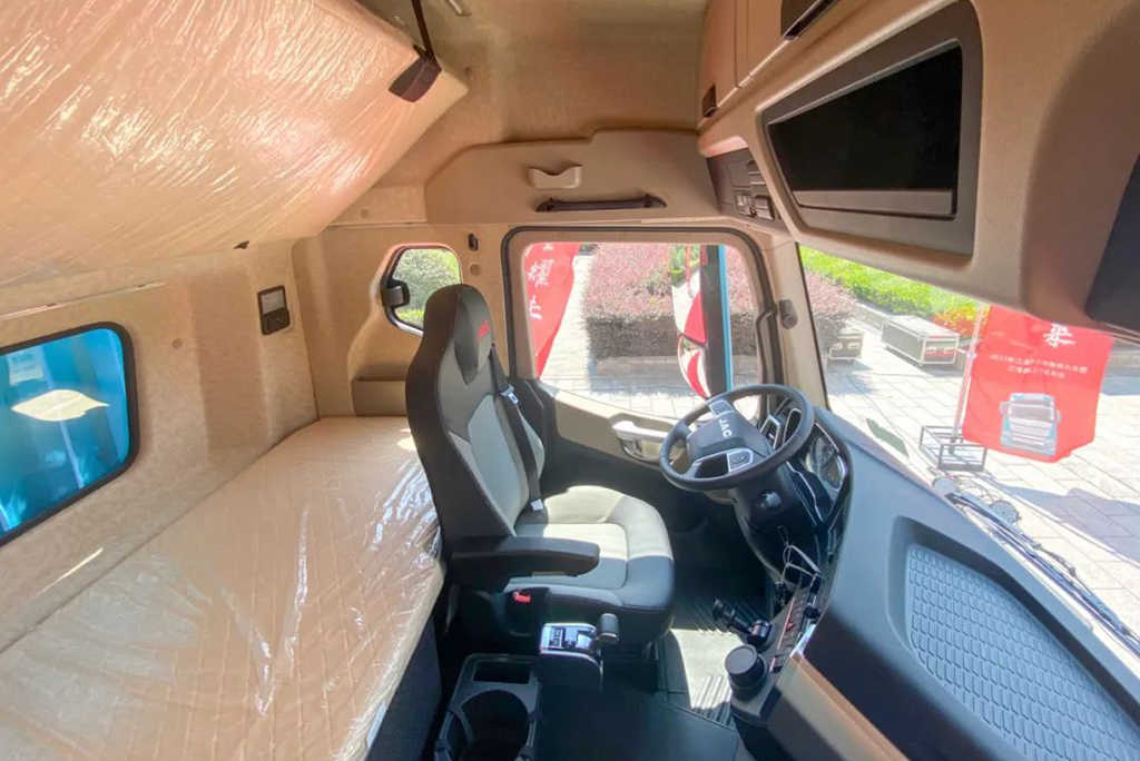 绿通运输黑马,江淮星耀X7 8×4载货车请你吃新鲜西瓜 - 第5张 - 提加商用车网 绿通运输黑马,江淮星耀X7 8×4载货车请你吃新鲜西瓜 - 第5张