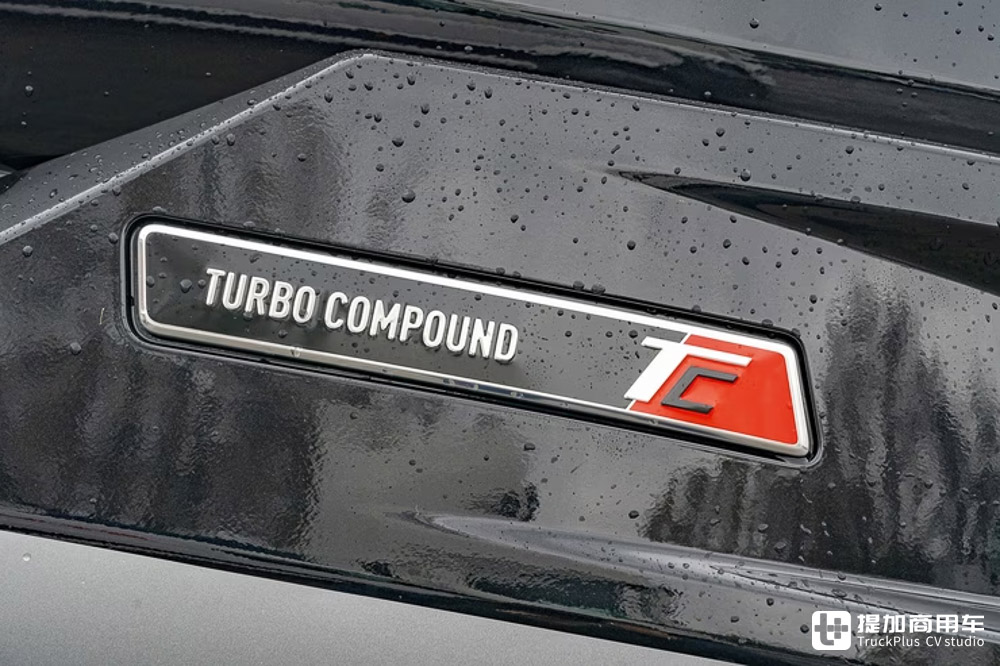 搭载沃尔沃涡轮复合发动机，高速油耗低至百公里21升？雷诺T-High牵引车实拍