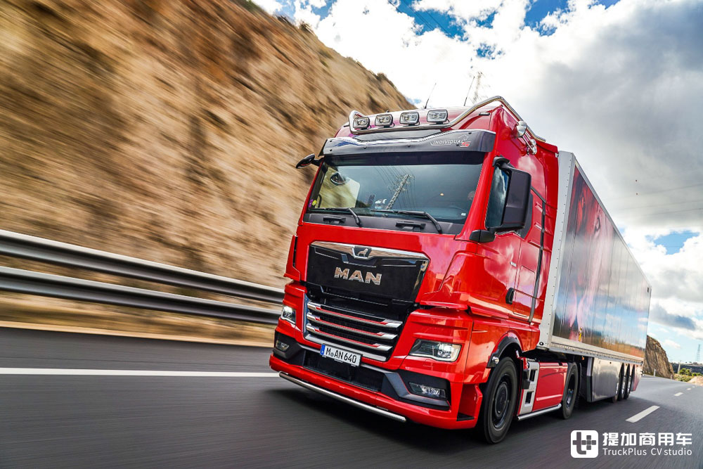 顶级定制旗舰卡车，赛车风外观内饰，曼恩TGX Individual Lion S实拍