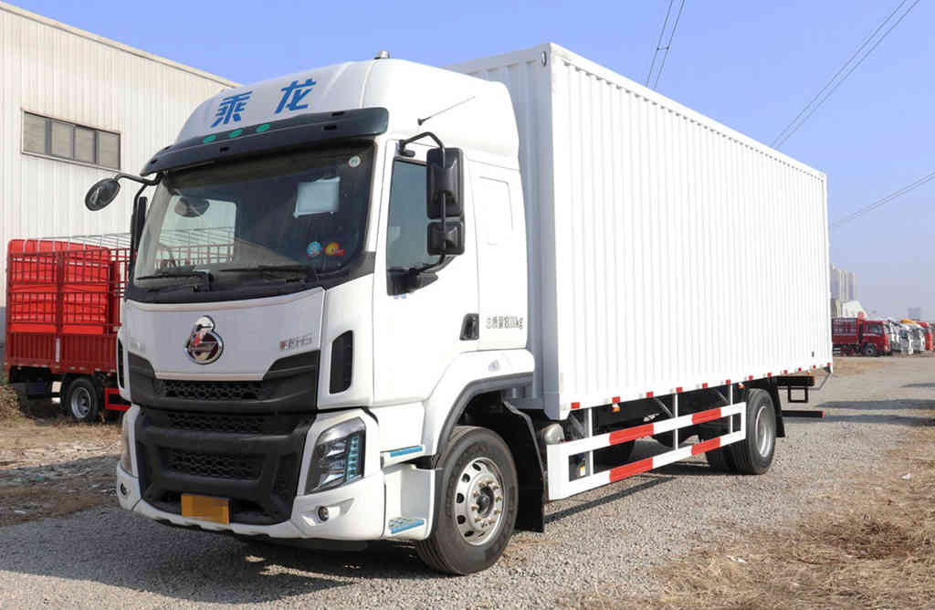 320大马力、低油耗,乘龙H5大单桥让快递运输处处为“盈” - 第1张 - 提加商用车网 320大马力、低油耗,乘龙H5大单桥让快递运输处处为“盈” - 第1张