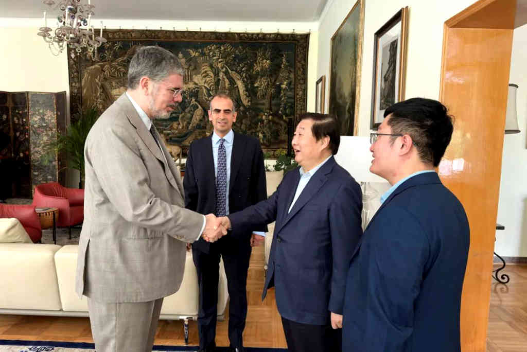 谭旭光应邀与意大利驻华大使安博思座谈交流 - 第1张 - 提加商用车网 谭旭光应邀与意大利驻华大使安博思座谈交流 - 第1张