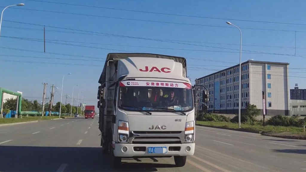 是老板更是老大哥，他用47台江淮1卡帅铃和兄弟们一起创造幸福 - 第2张