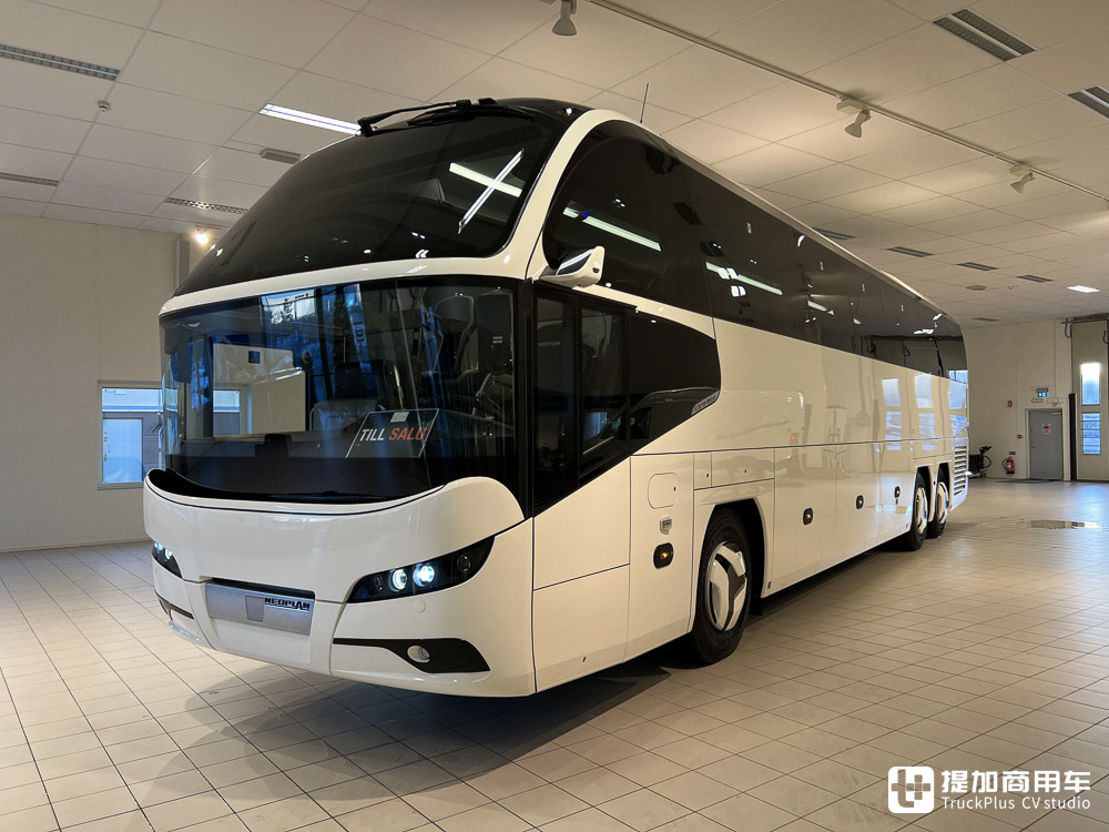 它曾是国产大客的导师,顶级舒适豪华,实拍最新款尼奥普兰Cityliner豪华巴士 - 第1张 - 提加商用车网 它曾是国产大客的导师,顶级舒适豪华,实拍最新款尼奥普兰Cityliner豪华巴士 - 第1张
