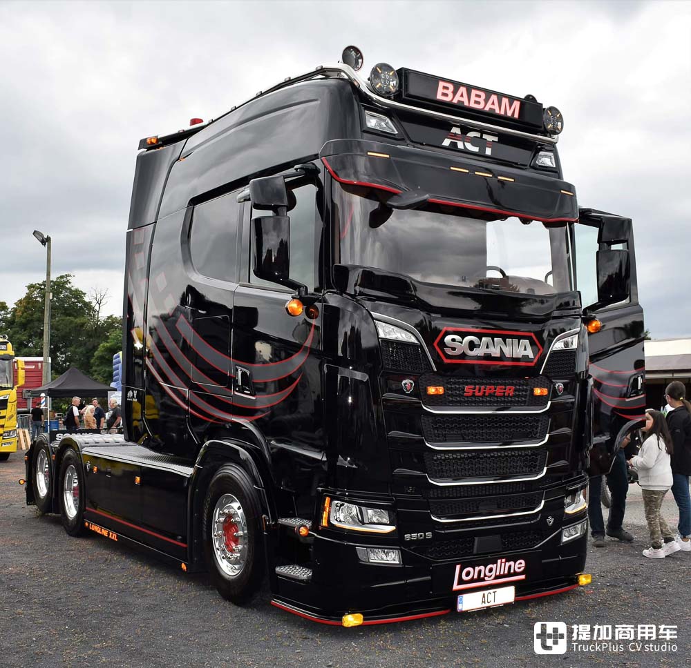 驾驶室加长一米,真皮打造奢华内饰,带你看斯堪尼亚650 S LongLine牵引车 - 第2张 - 提加商用车网 驾驶室加长一米,真皮打造奢华内饰,带你看斯堪尼亚650 S LongLine牵引车 - 第2张