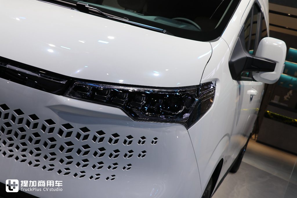“新体验,大不同”,商乘两用个性十足的全新轻客 上汽大通MAXUS 新途V70实拍 - 第3张 - 提加商用车网 “新体验,大不同”,商乘两用个性十足的全新轻客 上汽大通MAXUS 新途V70实拍 - 第3张