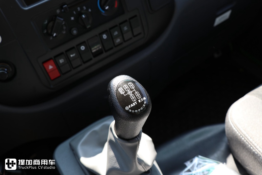 蓝擎汽车的首款工程车力作,和竞品大不同,蓝擎·瀚自卸车实拍 - 第4张 - 提加商用车网 蓝擎汽车的首款工程车力作,和竞品大不同,蓝擎·瀚自卸车实拍 - 第4张