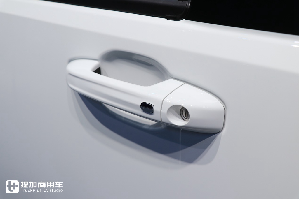 “新体验,大不同”,商乘两用个性十足的全新轻客 上汽大通MAXUS 新途V70实拍 - 第4张 - 提加商用车网 “新体验,大不同”,商乘两用个性十足的全新轻客 上汽大通MAXUS 新途V70实拍 - 第4张