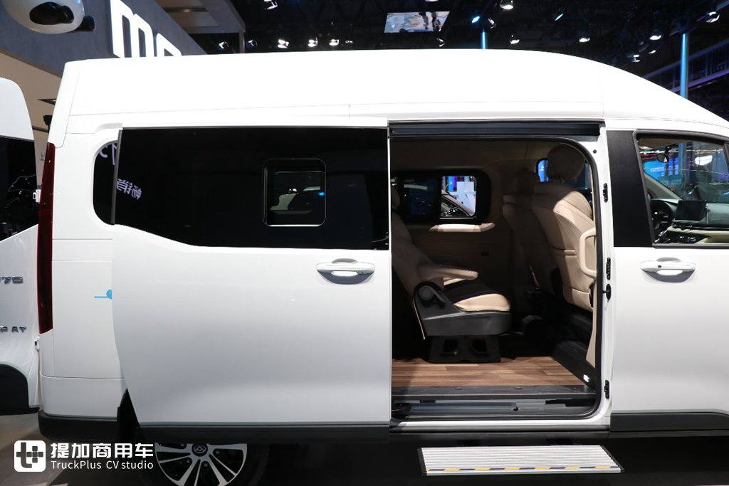 “新体验,大不同”,商乘两用个性十足的全新轻客 上汽大通MAXUS 新途V70实拍 - 第5张 - 提加商用车网 “新体验,大不同”,商乘两用个性十足的全新轻客 上汽大通MAXUS 新途V70实拍 - 第5张