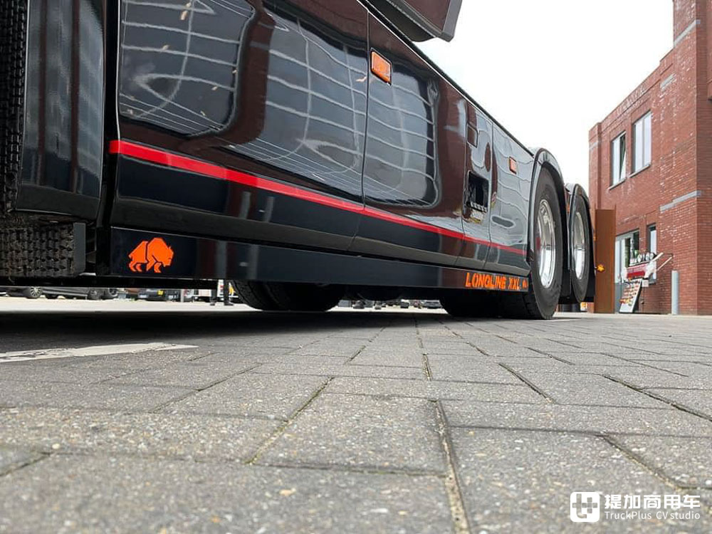驾驶室加长一米,真皮打造奢华内饰,带你看斯堪尼亚650 S LongLine牵引车 - 第8张 - 提加商用车网 驾驶室加长一米,真皮打造奢华内饰,带你看斯堪尼亚650 S LongLine牵引车 - 第8张