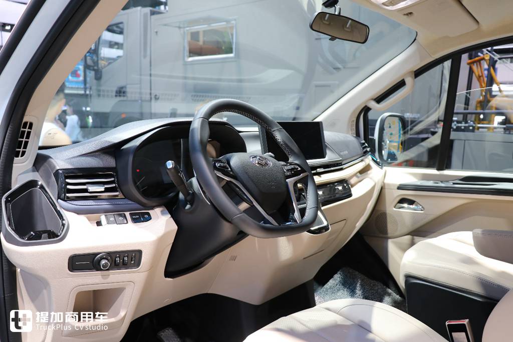 “新体验,大不同”,商乘两用个性十足的全新轻客 上汽大通MAXUS 新途V70实拍 - 第9张 - 提加商用车网 “新体验,大不同”,商乘两用个性十足的全新轻客 上汽大通MAXUS 新途V70实拍 - 第9张