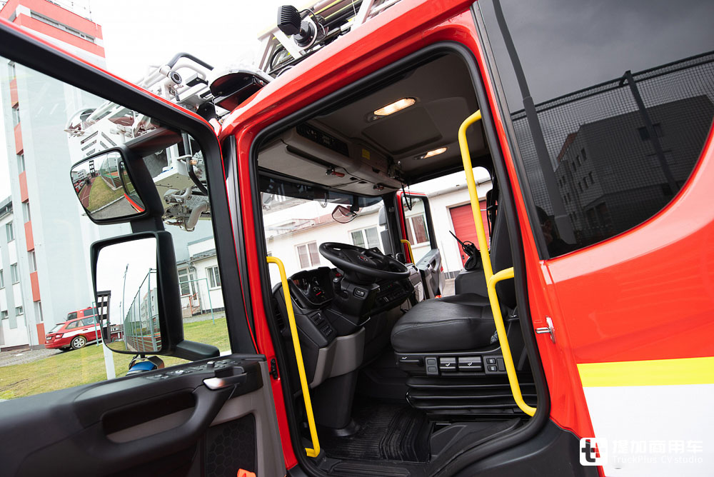 斯堪尼亚L360低入口卡车底盘打造,全球最高曲臂云梯车,带你看马基路斯M42L-AS云梯车 - 第10张 - 提加商用车网 斯堪尼亚L360低入口卡车底盘打造,全球最高曲臂云梯车,带你看马基路斯M42L-AS云梯车 - 第10张