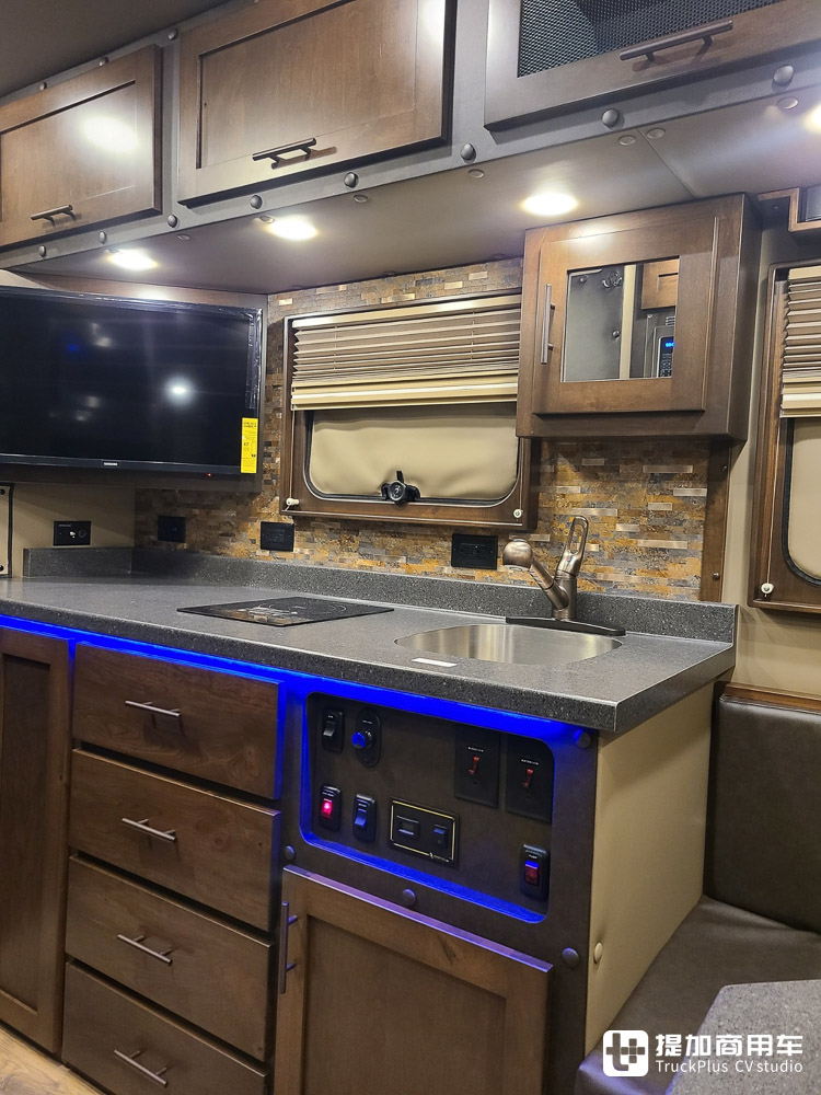 改装3米长生活舱,吃喝拉撒全满足,肯沃斯T680生活舱实拍 - 第11张 - 提加商用车网 改装3米长生活舱,吃喝拉撒全满足,肯沃斯T680生活舱实拍 - 第11张