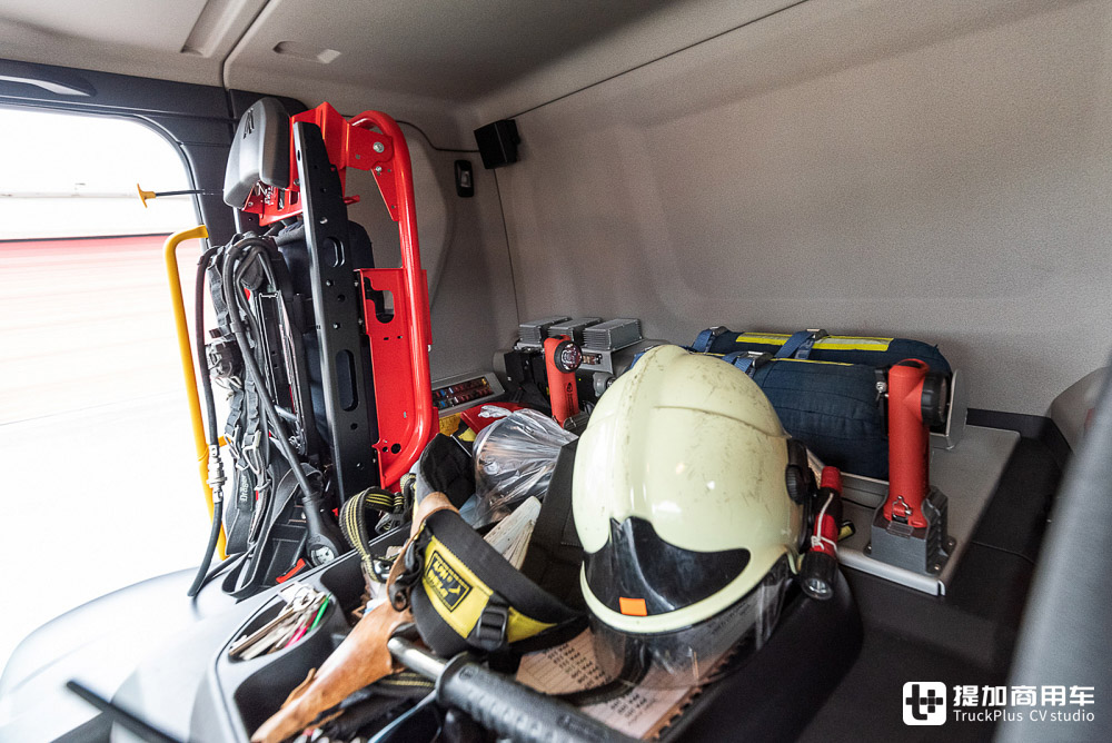 斯堪尼亚L360低入口卡车底盘打造,全球最高曲臂云梯车,带你看马基路斯M42L-AS云梯车 - 第12张 - 提加商用车网 斯堪尼亚L360低入口卡车底盘打造,全球最高曲臂云梯车,带你看马基路斯M42L-AS云梯车 - 第12张