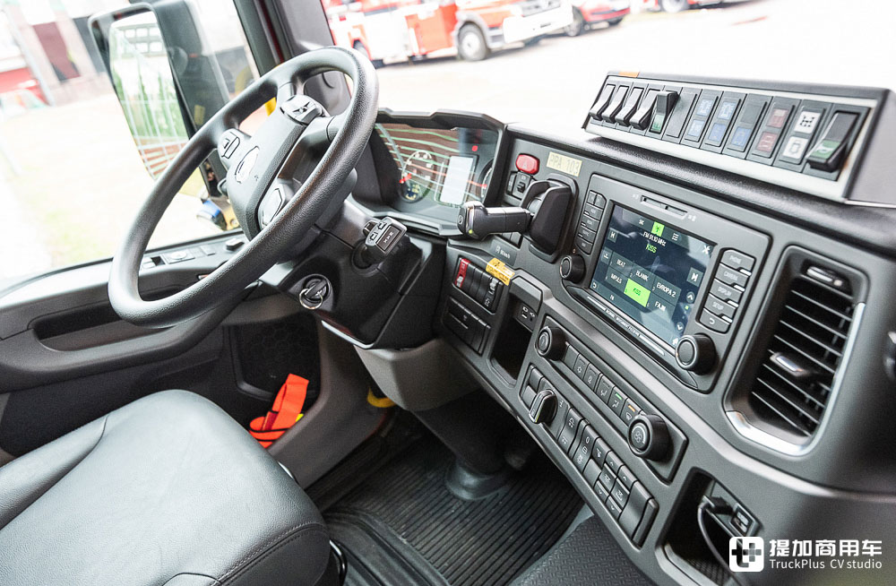 斯堪尼亚L360低入口卡车底盘打造,全球最高曲臂云梯车,带你看马基路斯M42L-AS云梯车 - 第13张 - 提加商用车网 斯堪尼亚L360低入口卡车底盘打造,全球最高曲臂云梯车,带你看马基路斯M42L-AS云梯车 - 第13张