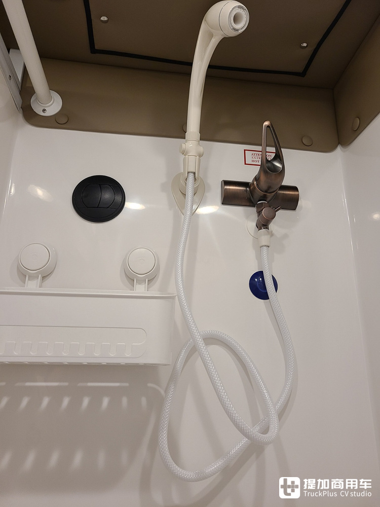 改装3米长生活舱,吃喝拉撒全满足,肯沃斯T680生活舱实拍 - 第13张 - 提加商用车网 改装3米长生活舱,吃喝拉撒全满足,肯沃斯T680生活舱实拍 - 第13张