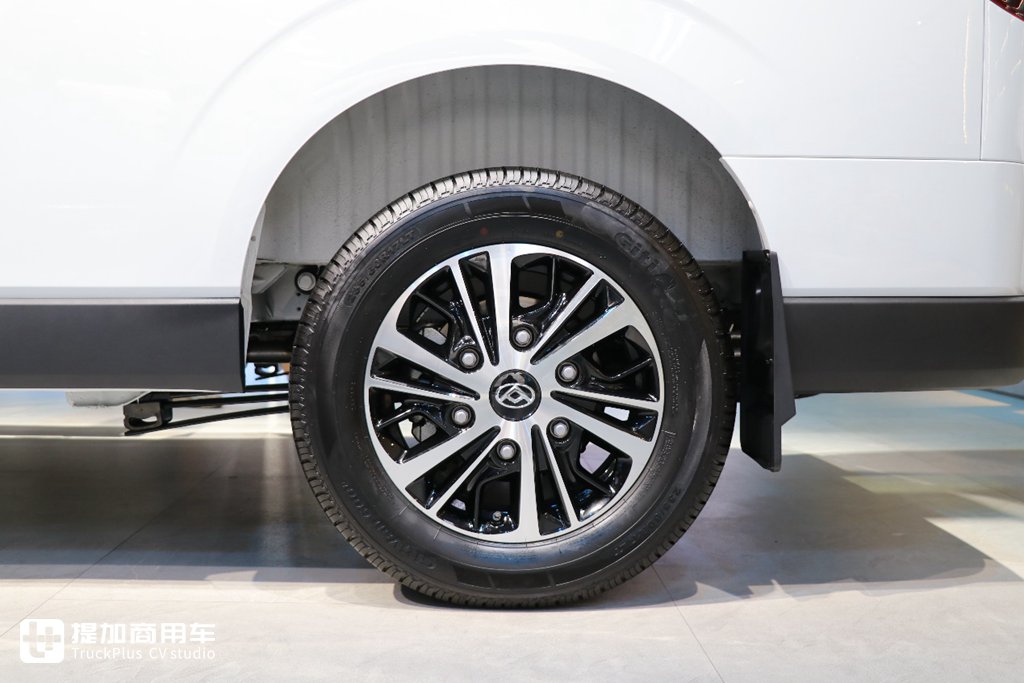 “新体验,大不同”,商乘两用个性十足的全新轻客 上汽大通MAXUS 新途V70实拍 - 第17张 - 提加商用车网 “新体验,大不同”,商乘两用个性十足的全新轻客 上汽大通MAXUS 新途V70实拍 - 第17张