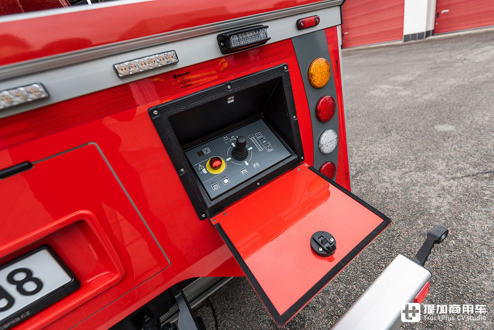 斯堪尼亚L360低入口卡车底盘打造,全球最高曲臂云梯车,带你看马基路斯M42L-AS云梯车 - 第31张 - 提加商用车网 斯堪尼亚L360低入口卡车底盘打造,全球最高曲臂云梯车,带你看马基路斯M42L-AS云梯车 - 第31张