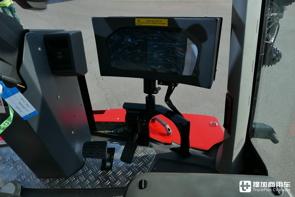 改装拖拉机同款驾驶室!曼恩TGS 6x6削片机底盘了解一下 - 第11张 - 提加商用车网 改装拖拉机同款驾驶室!曼恩TGS 6x6削片机底盘了解一下 - 第11张