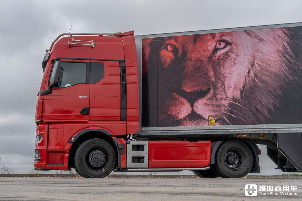 顶级定制旗舰卡车,赛车风外观内饰,曼恩TGX Individual Lion S实拍 - 第12张 - 提加商用车网 顶级定制旗舰卡车,赛车风外观内饰,曼恩TGX Individual Lion S实拍 - 第12张